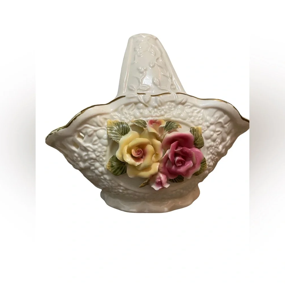 Capodimonte‎ Style Porcelain Vase And Basket Lattice Top White Gold Trim